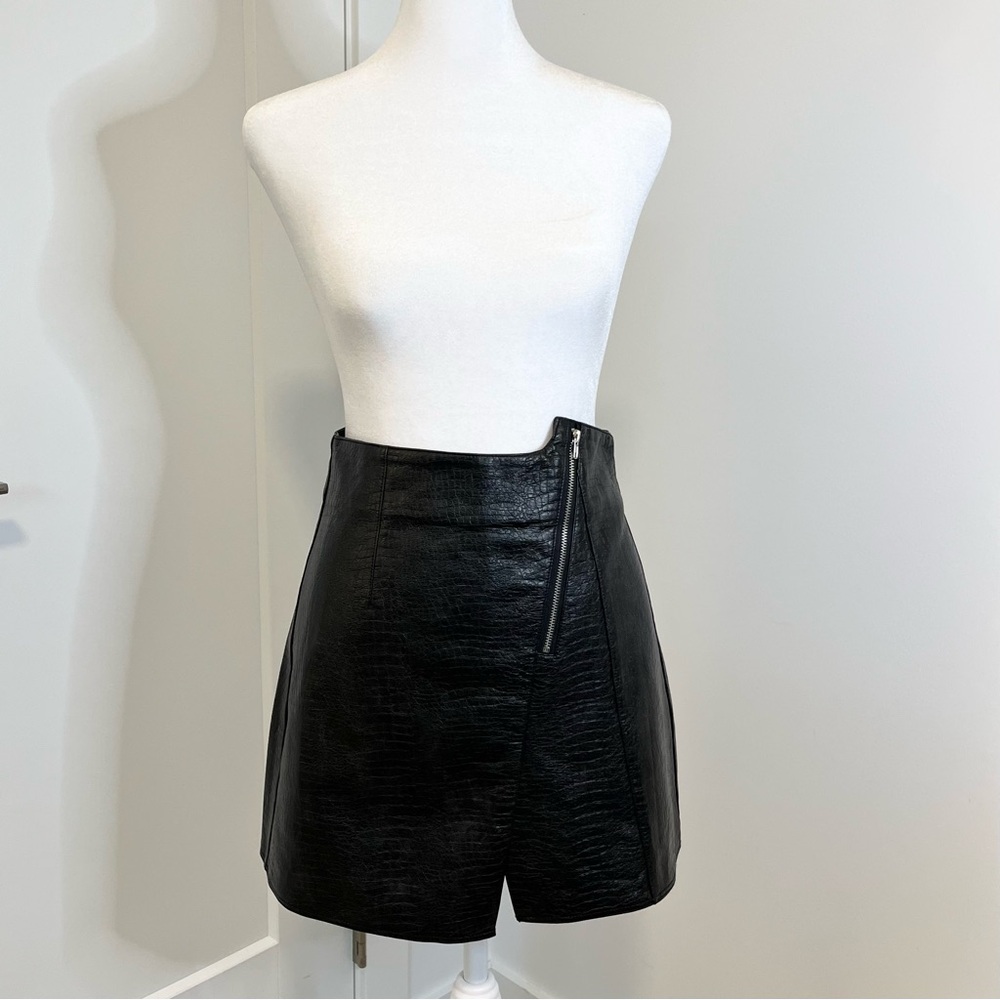 ZY Goddess Black Faux Leather Skort - Size M - FREE SHIPPING on Bundles $95+ - Picture 2 of 14